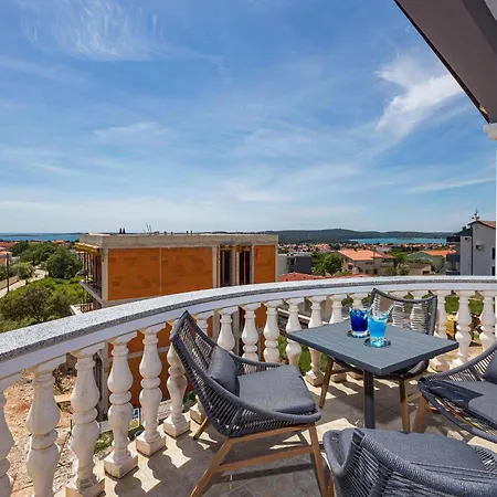 1 Bedroom Stunning In Медулин