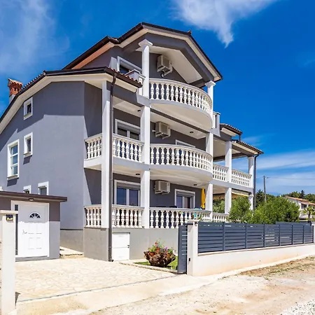 1 Bedroom Stunning In Medulin