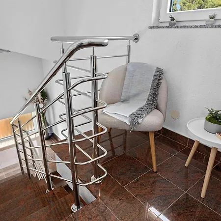 アパート In With Kitchen