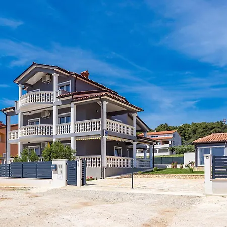 1 Bedroom Stunning In * Medulin