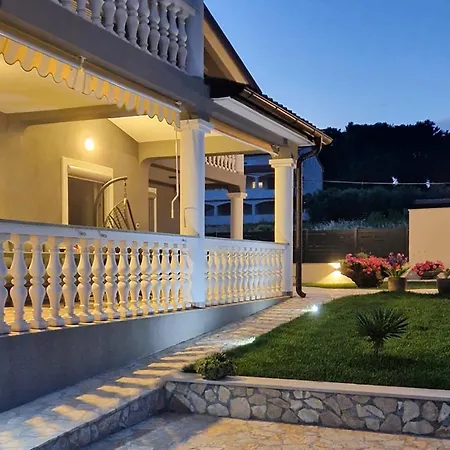 アパート In With Kitchen *