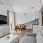 1 Bedroom Stunning In Appartement *