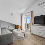 1 Bedroom Stunning In *