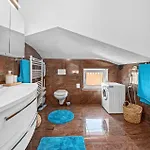 1 Bedroom Stunning In *