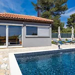Appartement 1 Bedroom Stunning In *