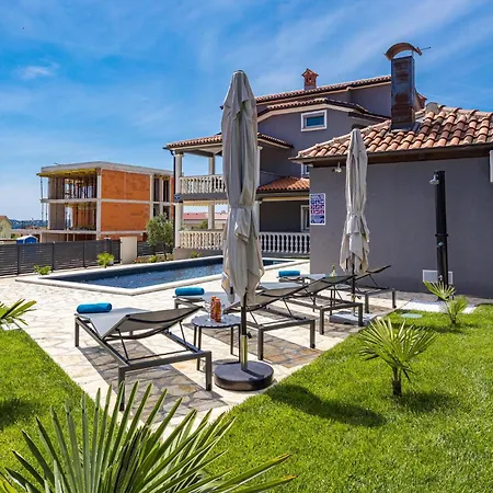 Appartamento In With Kitchen