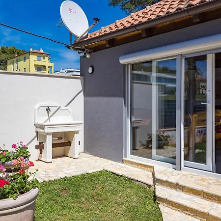 Appartamento In With Kitchen *