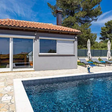 Appartamento In With Kitchen *