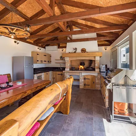 Appartamento In With Kitchen