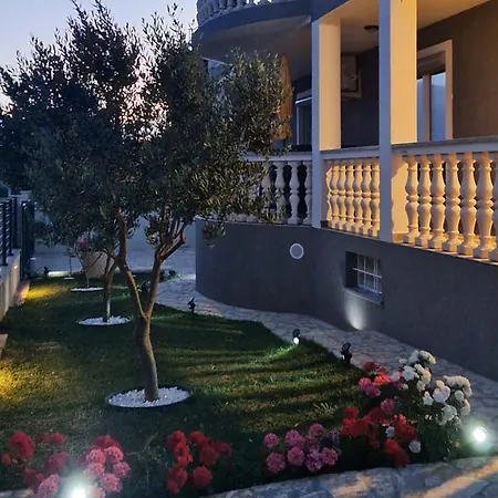 Appartamento In With Kitchen