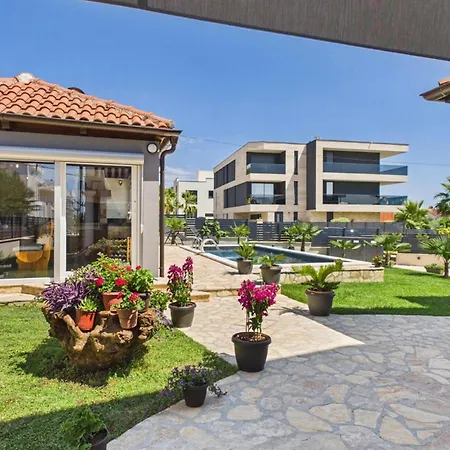 1 Bedroom Stunning In *